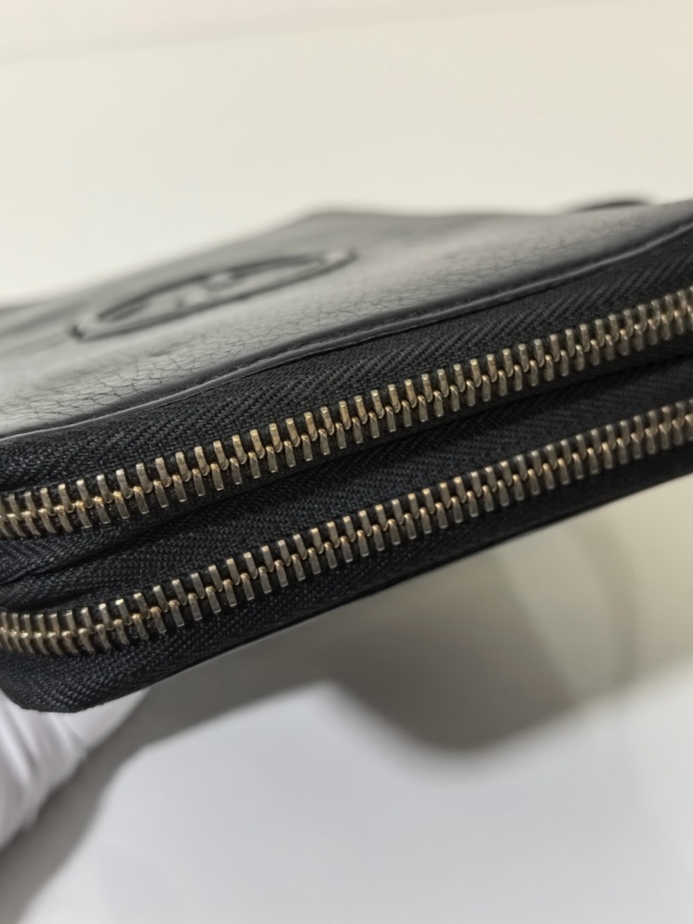 Gucci Black Leather Logo Toiletry Bag - Picture 4 of 11